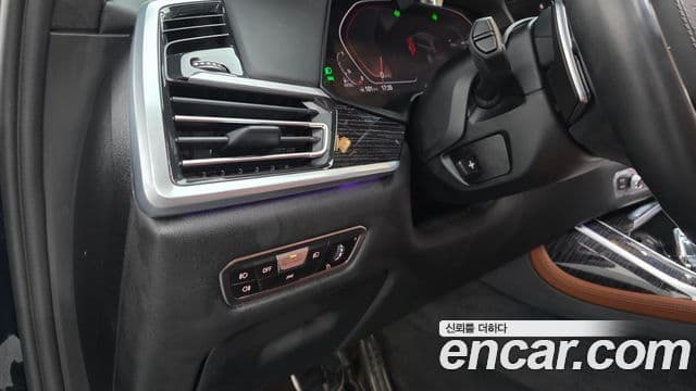 BMW X7 2021 — Photo 34/36