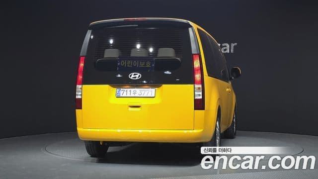 Hyundai Staria 2024 — Photo 6/27