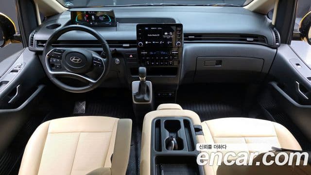 Hyundai Staria 2024 — Photo 13/27