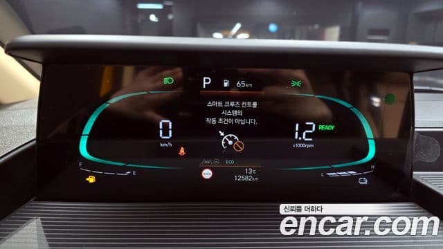 Hyundai Staria 2024 — Photo 3/27