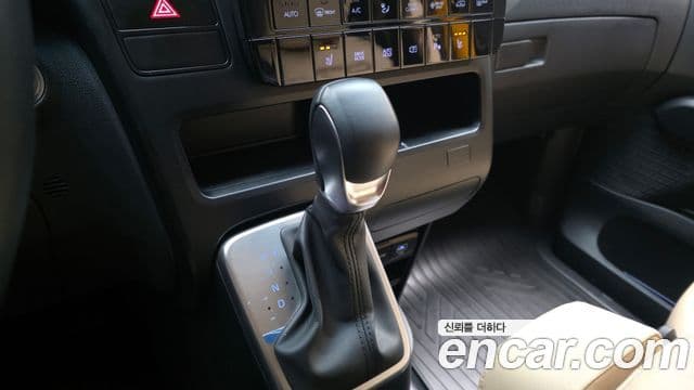 Hyundai Staria 2024 — Photo 4/27