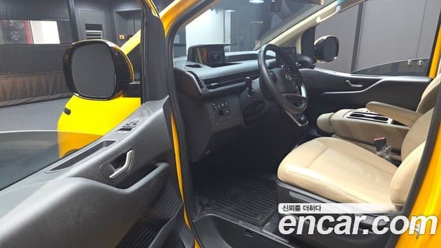 Hyundai Staria 2024 — Photo 26/27