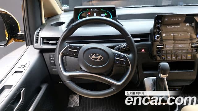 Hyundai Staria 2024 — Photo 14/27