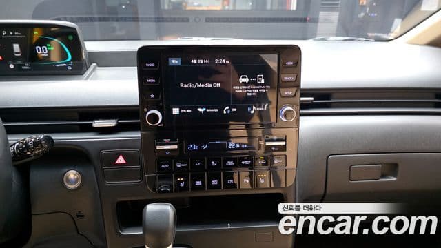 Hyundai Staria 2024 — Photo 17/27