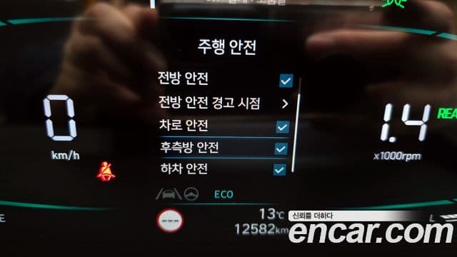 Hyundai Staria 2024 — Photo 11/27