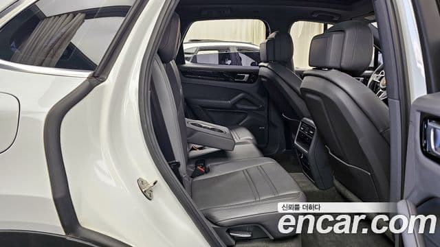Porsche Cayenne 2019 — Фото 12/20