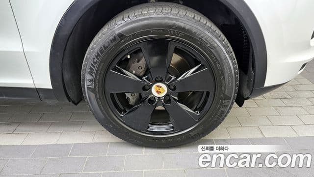 Porsche Cayenne 2019 — Photo 8/32