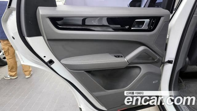 Porsche Cayenne 2019 — Photo 17/32
