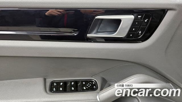 Porsche Cayenne 2019 — Photo 23/32