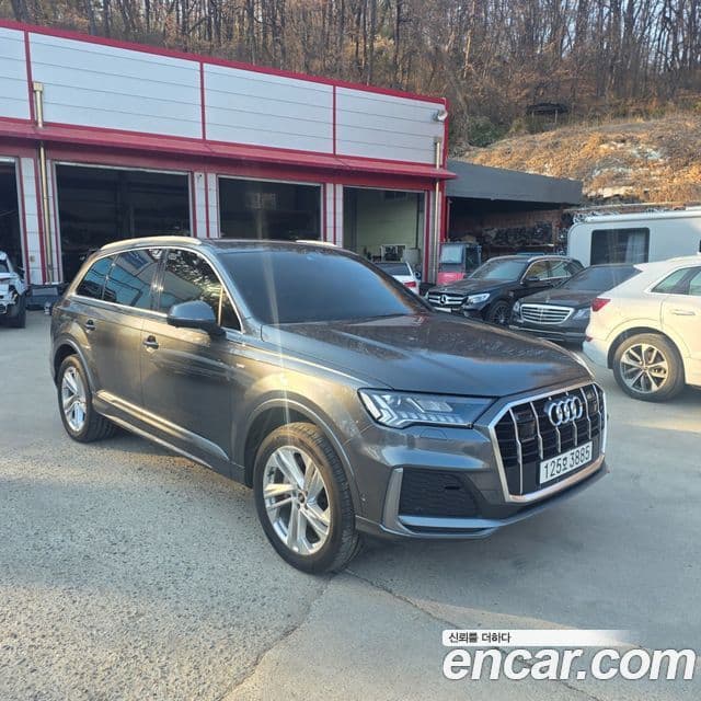 Audi Q7 2022 — ფოტო 15/19