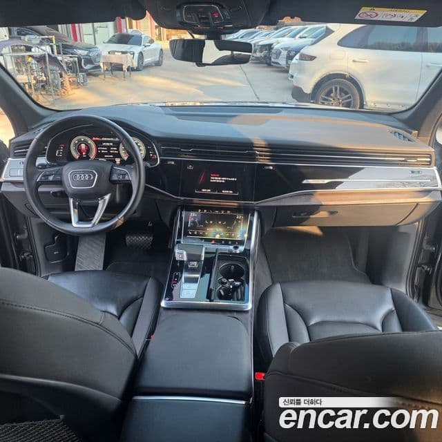 Audi Q7 2022 — ფოტო 14/19