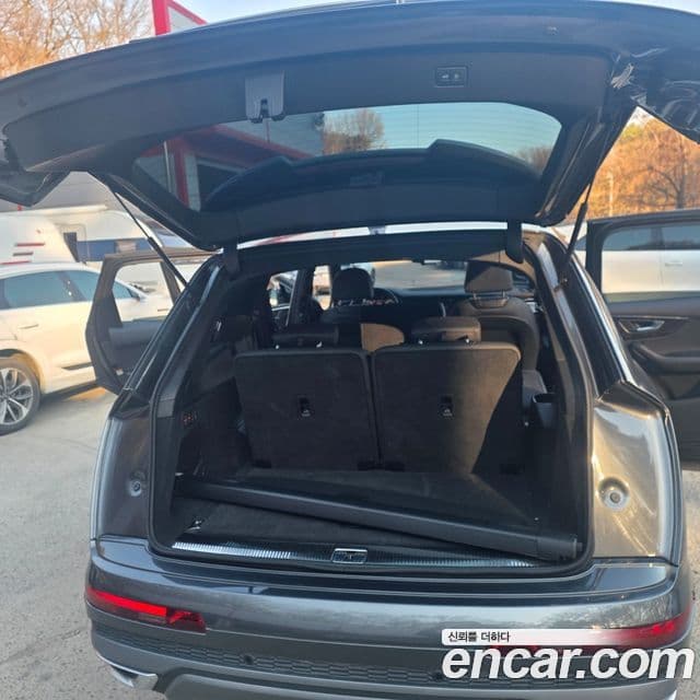 Audi Q7 2022 — ფოტო 4/19