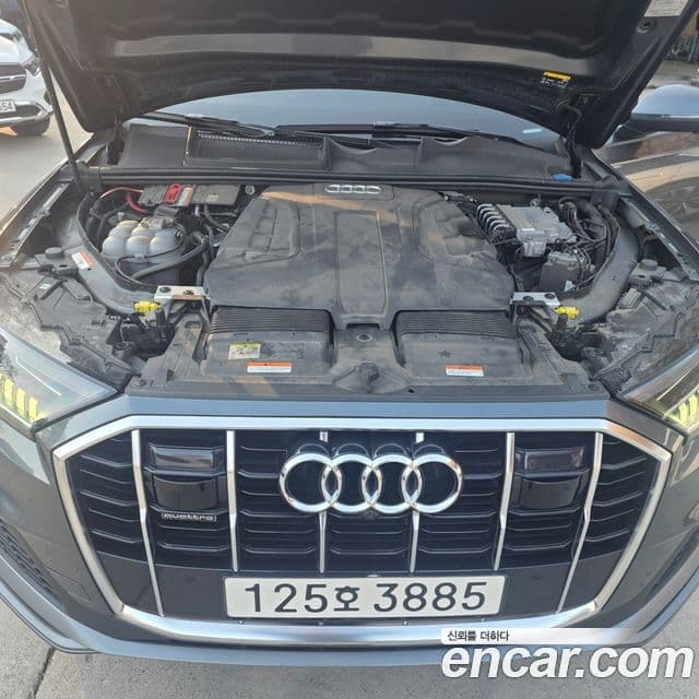 Audi Q7 2022 — ფოტო 16/19