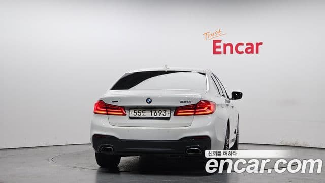 BMW 5 Series 2018 — ფოტო 4/20