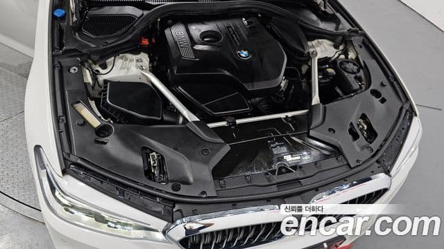 BMW 5 Series 2018 — ფოტო 6/20