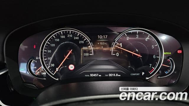 BMW 5 Series 2018 — ფოტო 8/20
