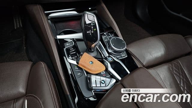 BMW 5 Series 2018 — ფოტო 9/20