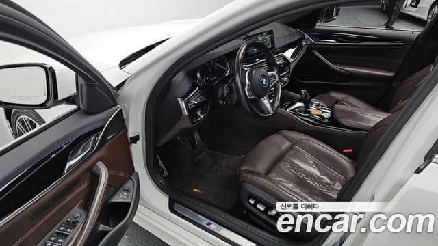 BMW 5 Series 2018 — ფოტო 10/20
