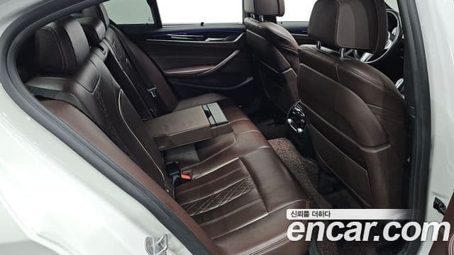 BMW 5 Series 2018 — ფოტო 12/20