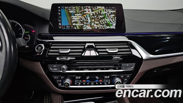 BMW 5 Series 2018 — ფოტო 14/20