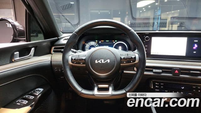 Kia K5 2023 — Şəkil 14/20