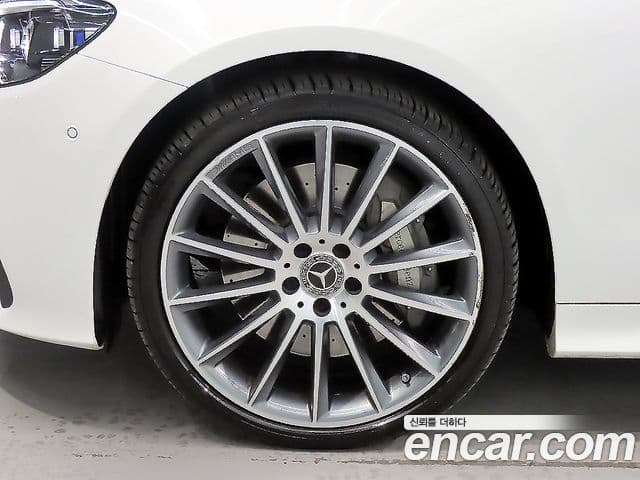 Mercedes-Benz E-Class 2021 — ფოტო 6/20