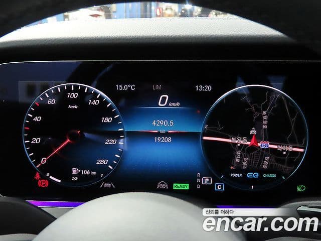 Mercedes-Benz E-Class 2021 — ფოტო 17/20