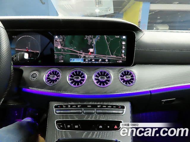 Mercedes-Benz E-Class 2021 — ფოტო 4/20