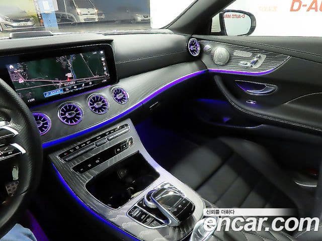 Mercedes-Benz E-Class 2021 — ფოტო 16/20