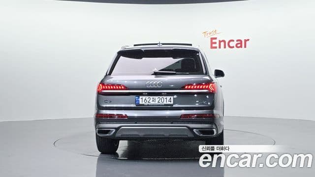Audi Q7 2021 — Фото 4/20