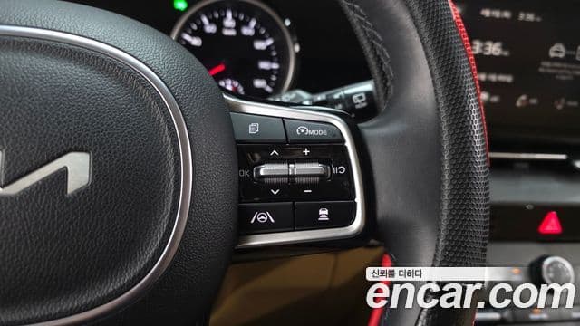 Kia Carnival 2023 — Фото 17/20