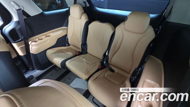 Kia Carnival 2023 — Фото 18/20
