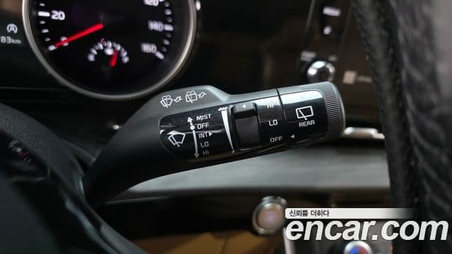 Kia Carnival 2023 — ფოტო 26/30