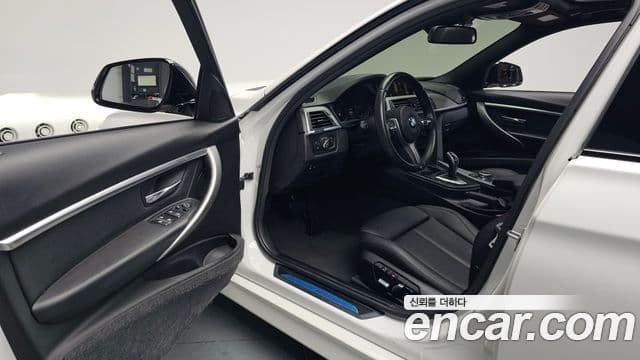 BMW 3 Series 2018 — Şəkil 10/20