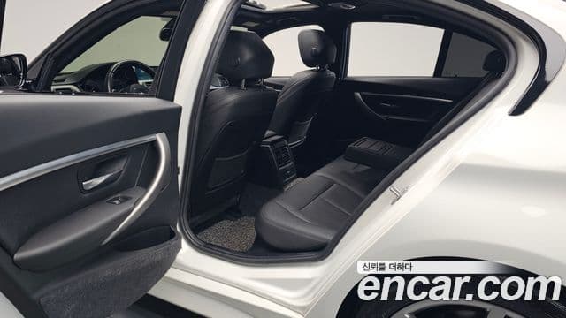 BMW 3 Series 2018 — Şəkil 11/20