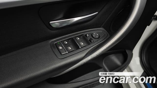 BMW 3 Series 2018 — Şəkil 17/20
