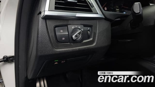 BMW 3 Series 2018 — Şəkil 18/20