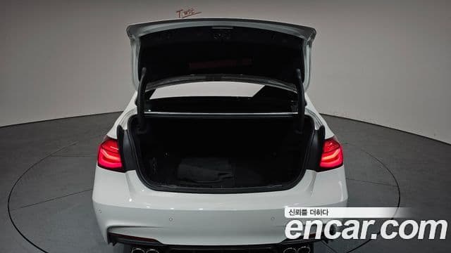 BMW 3 Series 2018 — Şəkil 20/20