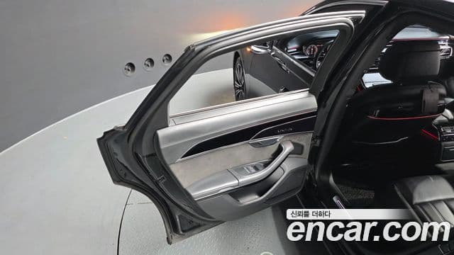 Audi A8 2021 — Şəkil 10/20