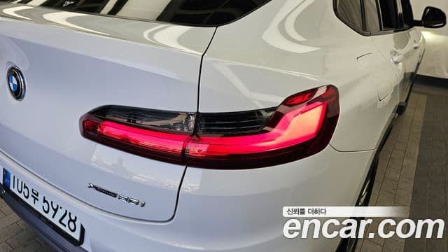 BMW X4 2021 — Photo 16/34