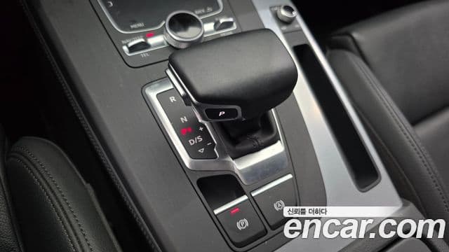 Audi Q5 2020 — Photo 1/34
