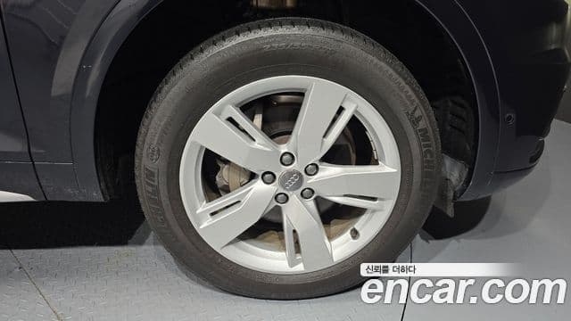 Audi Q5 2020 — Photo 7/34