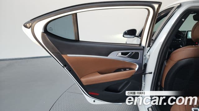 Genesis G70 2019 — Photo 7/37