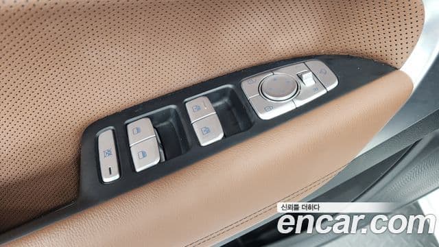 Genesis G70 2019 — Photo 11/37