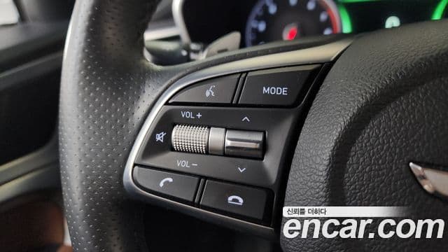 Genesis G70 2019 — Photo 13/37