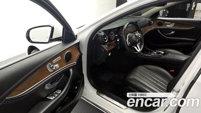 Mercedes-Benz E-Class 2019 — Фото 10/20