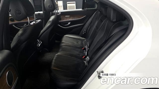 Mercedes-Benz E-Class 2019 — Фото 12/20