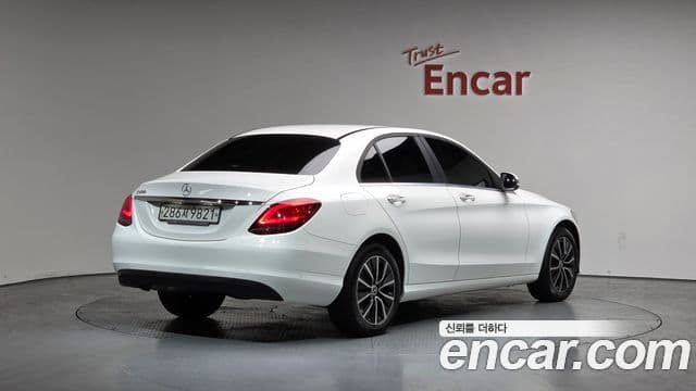Mercedes-Benz C-Class 2020 — ფოტო 2/20