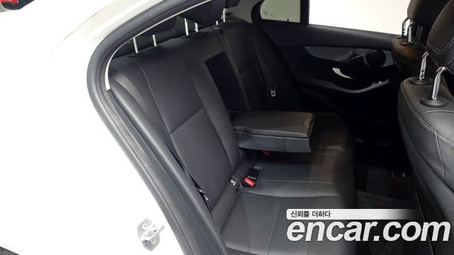 Mercedes-Benz C-Class 2020 — ფოტო 17/20