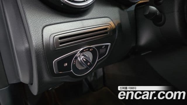 Mercedes-Benz C-Class 2020 — ფოტო 19/20